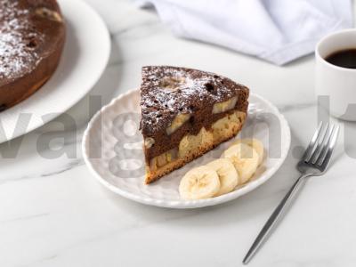 Šokoladinė šarlotė su bananas lėtoje viryklėje pagrindine nuotrauka