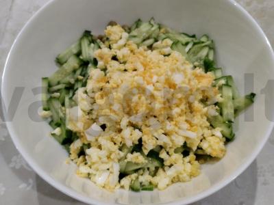 Salotos su rūkytomis dešromis ir žirneliais Žingsnis 4