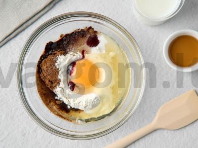 Raudonojo aksomo keksiukas puodelyje Žingsnis 2