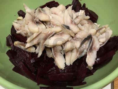 Burokėlių salotos su silke Žingsnis 4