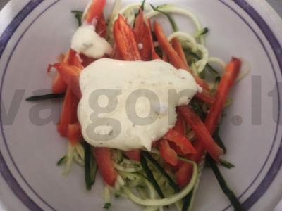 Salotas „Daržovės grietinėlės-česnako padaže“ Žingsnis 3