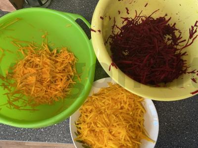 Vitaminų salotos su pušų riešutais Žingsnis 1