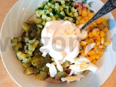 Jūros kokteilių salotos pagrindine nuotrauka