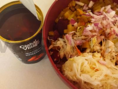 Vinegretas su raudonaisiais pupelėmis ir raudonuoju svogūnu Žingsnis 3