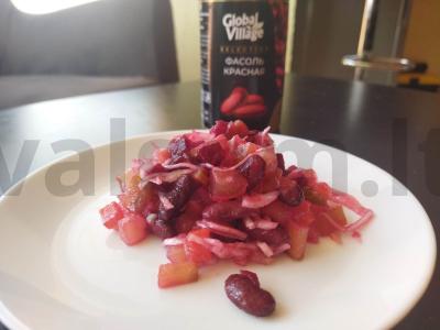 Vinegretas su raudonaisiais pupelėmis ir raudonuoju svogūnu pagrindine nuotrauka