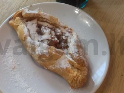 Sluoksniuotos bandelės su kvapniais obuoliais pagrindine nuotrauka