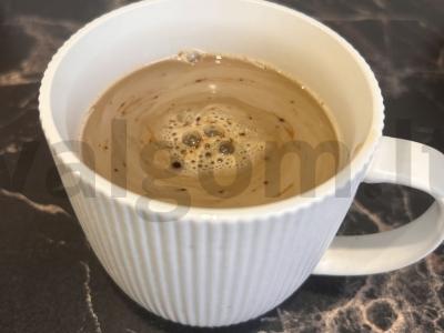 Kava su avižų pienu pagrindine nuotrauka