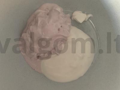 Vaikų varškės blynai su mėlynėmis Žingsnis 1