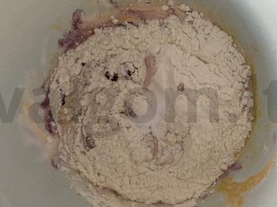 Vaikų varškės blynai su mėlynėmis Žingsnis 4