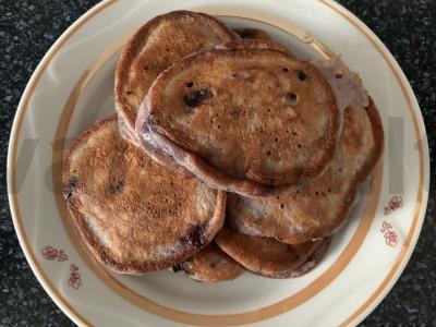 Vaikų varškės blynai su mėlynėmis pagrindine nuotrauka