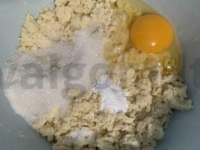 Smėlinis pyragas su braškėmis ir braškių želė Žingsnis 2