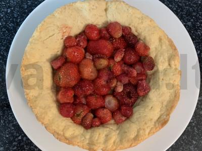 Smėlinis pyragas su braškėmis ir braškių želė Žingsnis 6