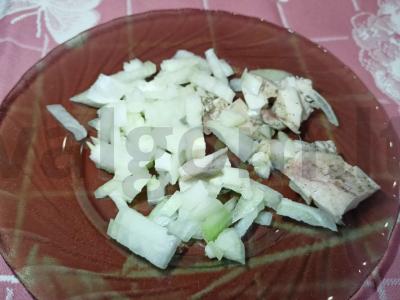 Kiaušinienė su šonine ir svogūnais pusryčiams Žingsnis 1