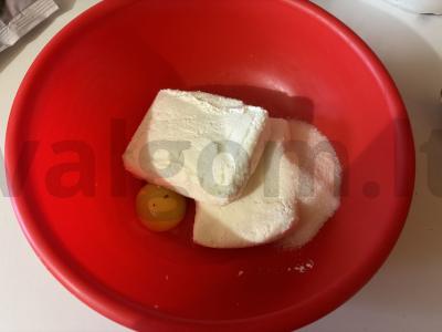 Varškės blyneliai su vyšniomis Žingsnis 1