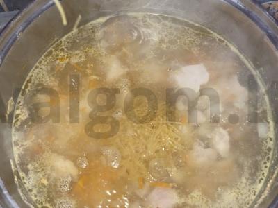 Vištienos sriuba su vermišeliais pietums Žingsnis 6