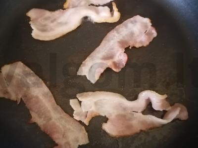 Moliūgų kreminė sriuba su bekonu pietums Žingsnis 3