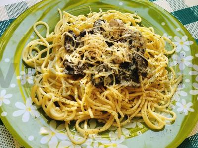 Makaronai su grybais ir vištiena pagrindine nuotrauka