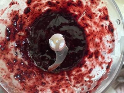 Šokoladinis braškių smoothie su chia sėklomis Žingsnis 1