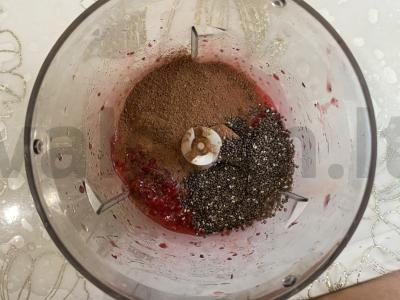 Šokoladinis braškių smoothie su chia sėklomis Žingsnis 3