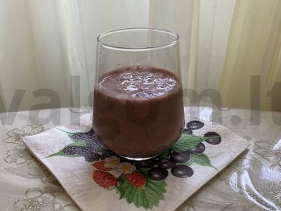 Šokoladinis braškių smoothie su chia sėklomis pagrindine nuotrauka