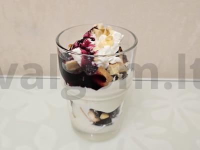 Mėlynių trifle su ledais pagrindine nuotrauka