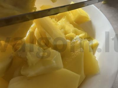 Vaisių salotos su kondensuotu pienu Žingsnis 1