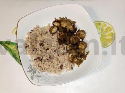 Šampinjonai su žalia karčiojo padažu ir fitneso ryžių garnyru pagrindine nuotrauka