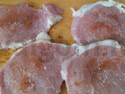 Kiaulienos kotletai su džiūvėsėliais Žingsnis 3