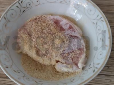 Kiaulienos kotletai su džiūvėsėliais Žingsnis 6