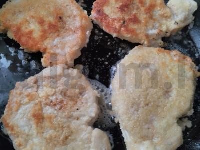 Kiaulienos kotletai su džiūvėsėliais Žingsnis 8