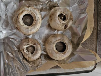 Įdaryti grybai su sūriu ir česnako padažu Žingsnis 2