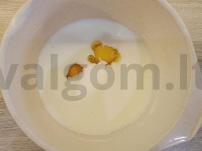 Įdaryti blynai su kumpiu ir sūriu Žingsnis 1