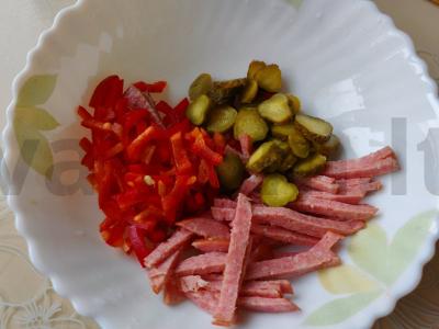 Salotas „Meksika“ su marinuotais agurkais ir kukurūzais Žingsnis 4