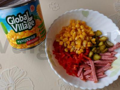 Salotas „Meksika“ su marinuotais agurkais ir kukurūzais Žingsnis 5