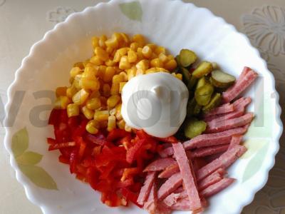 Salotas „Meksika“ su marinuotais agurkais ir kukurūzais Žingsnis 6