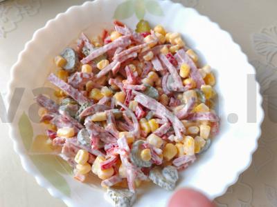 Salotas „Meksika“ su marinuotais agurkais ir kukurūzais Žingsnis 7