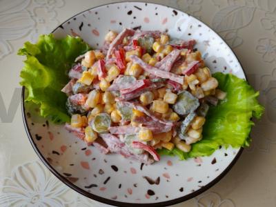 Salotas „Meksika“ su marinuotais agurkais ir kukurūzais Žingsnis 9