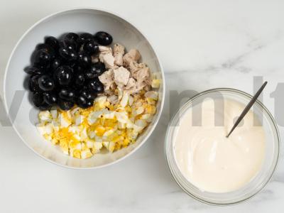 Salotos su vištienos krūtinėle ir vynuogėmis Žingsnis 4