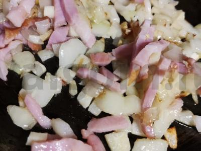 Kepta bulvė su šonine ir svogūnais Žingsnis 4