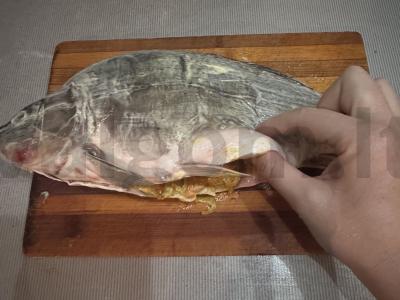 Karšis, keptas su daržovėmis ant bulvių pagalvėlės Žingsnis 3