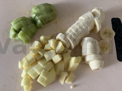 Banano, kivių, obuolių ir sulčių kokteilis Žingsnis 1
