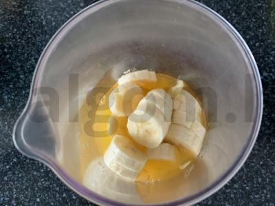 Banano, kivių, obuolių ir sulčių kokteilis Žingsnis 2