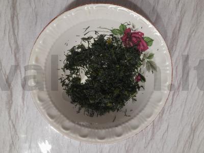 Daržovių salotas su marinuotu agurku ir konservuotais žirneliais Žingsnis 1