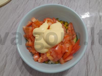 Daržovių salotas su marinuotu agurku ir konservuotais žirneliais Žingsnis 13