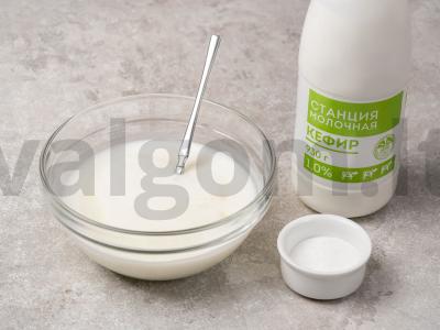 Kefyro pyragas su uogiene Žingsnis 1