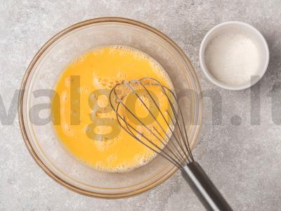 Kefyro pyragas su uogiene Žingsnis 2