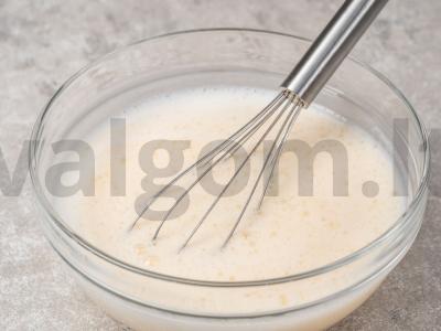 Kefyro pyragas su uogiene Žingsnis 3