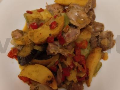 Vištienos skrandžiai su grilio daržovėmis pagrindine nuotrauka