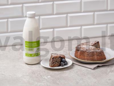 Kefyro pyragas su uogiene pagrindine nuotrauka