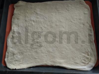 Pyragas-pica su virta dešra ir sūriu Žingsnis 1